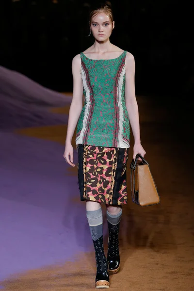Look 18